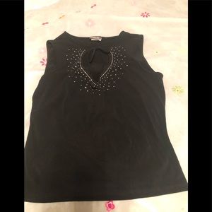 Sleeveless top with cleavage cut out